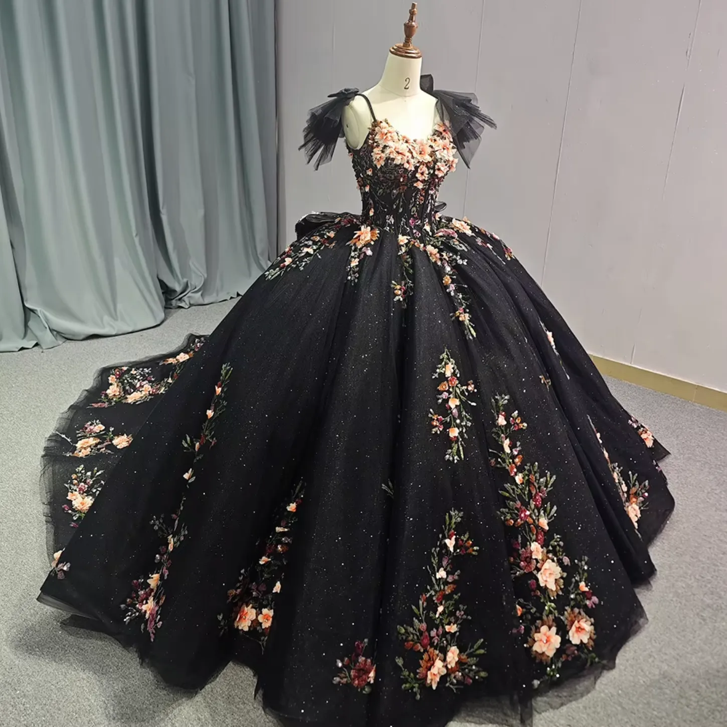 Emerald Black Ball Gown Quinceanera Dresses Dress With Spaghetti Straps