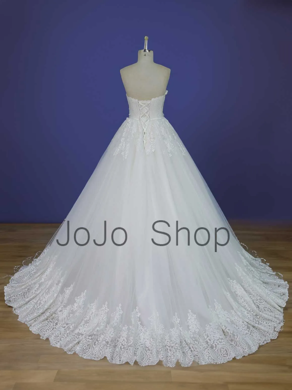 Fairytale Strapless Lace Ball Gown Wedding Dress with Sweetheart Neck RH1603