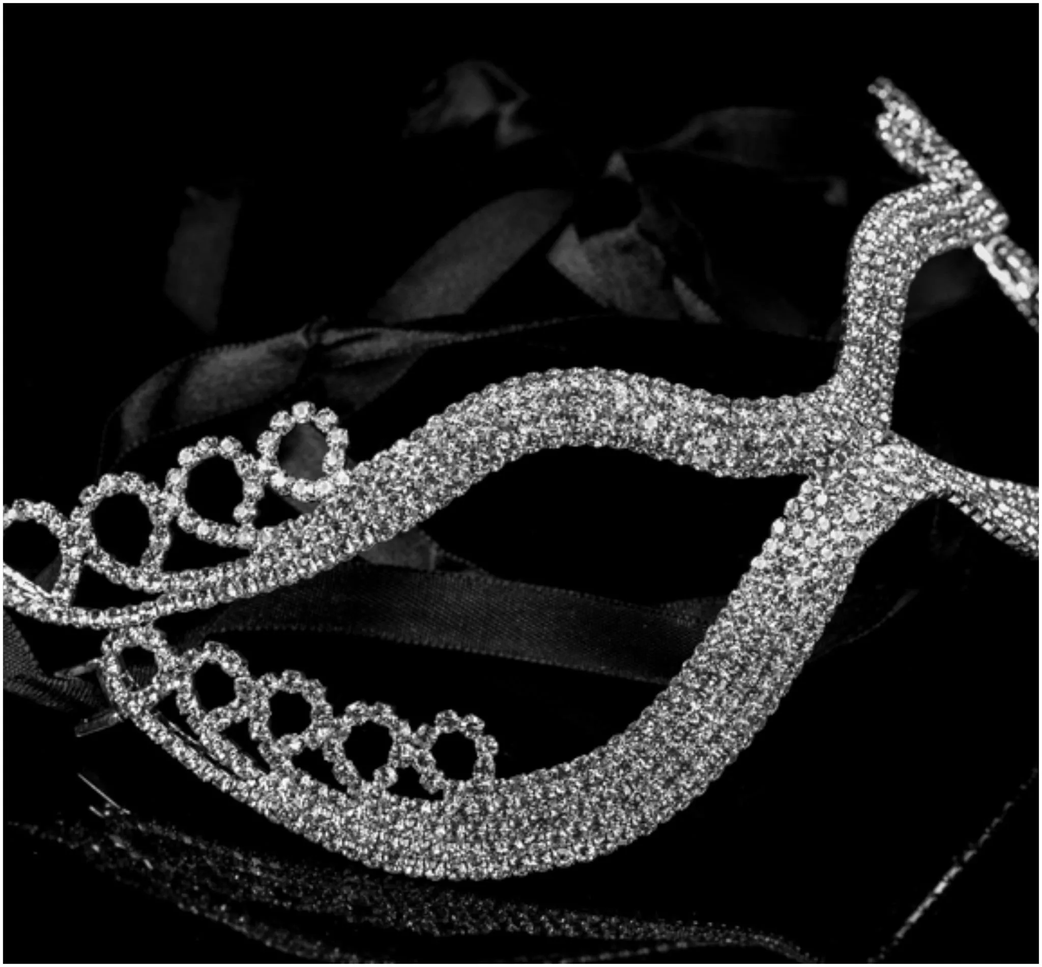 Kinza Crystal Loops Silver Masquerade Mask | Silver | Crystal