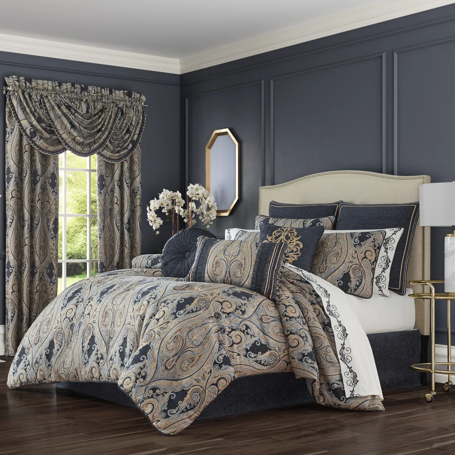 Luciana Comforter Set