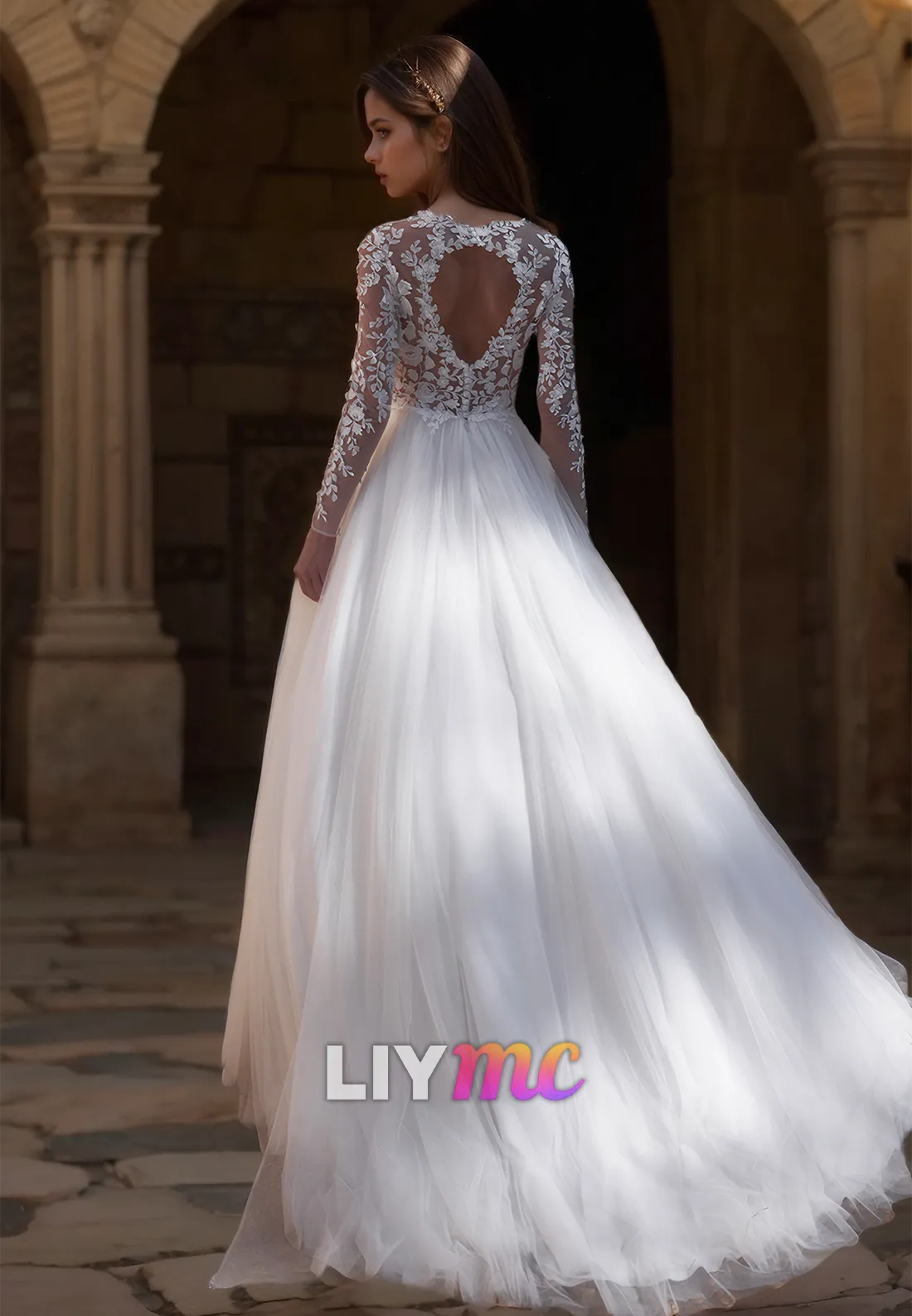 Scoop Long Sleeves Lace Appliques Tulle Ball Gown Wedding Dress